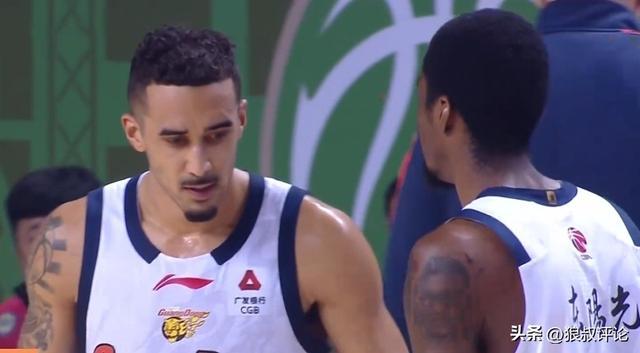 华体会官方网站-CBA最新排名：上海爆冷丢榜首 广东双杀南京 辽宁完败青岛引关注